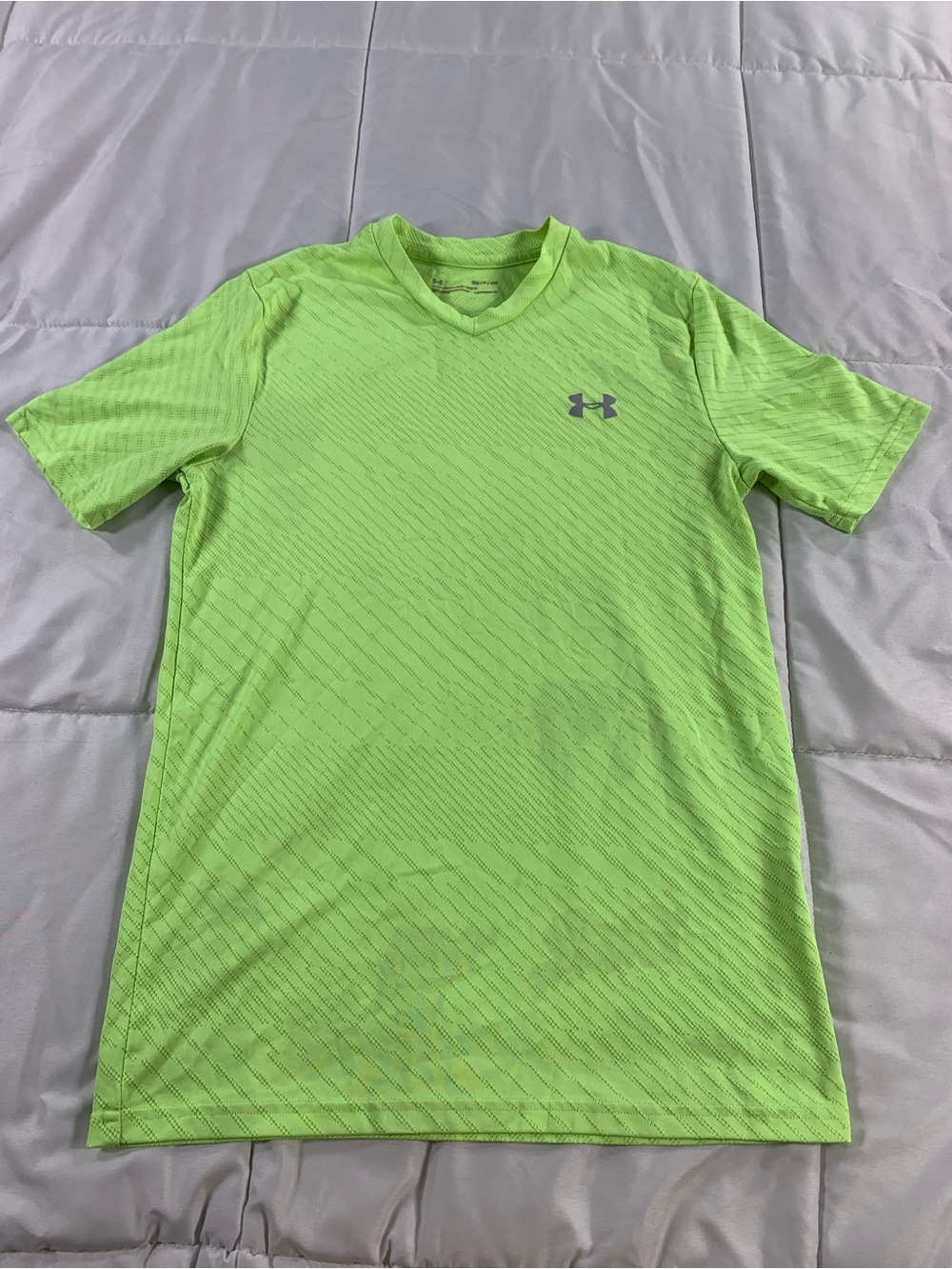 Pre loved UNDER ARMOUR shirt mens size S